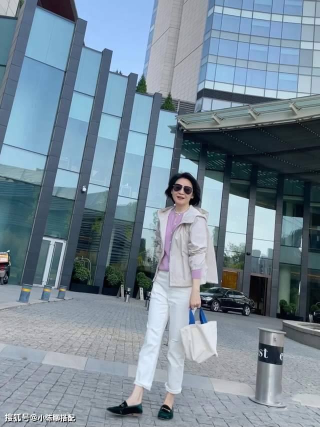 经典 这位中年妈妈真会穿，“4件外套”惊艳所有人！详细穿搭干货附上