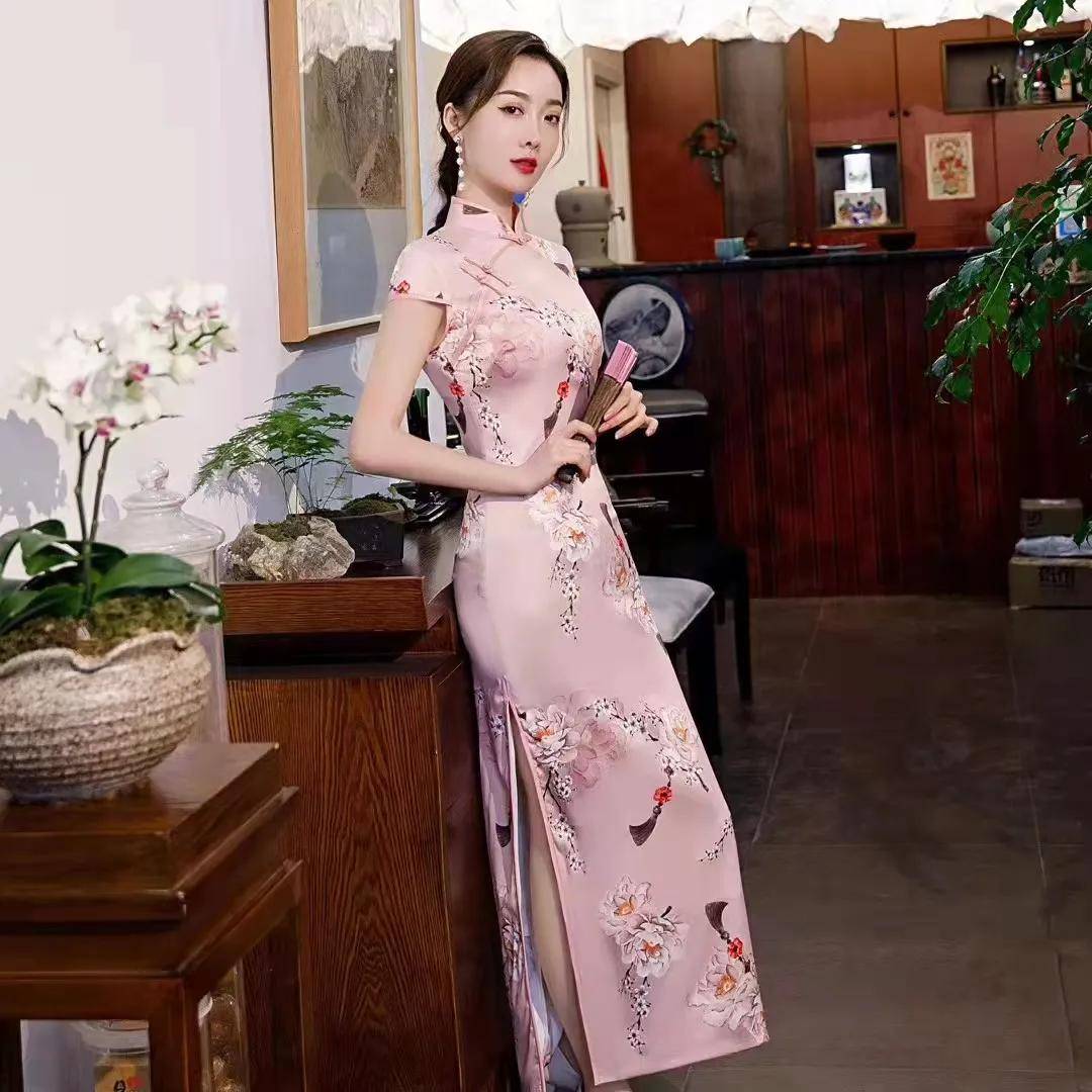 性感美 长旗袍的诱惑，若隐若现的性感美瞬间而生，让你的美不再简单枯燥