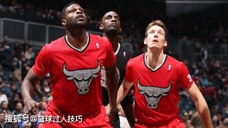 秋衣见多了漂亮球衣，这些NBA最丑球衣你们见过吗？勇士一款像是睡衣