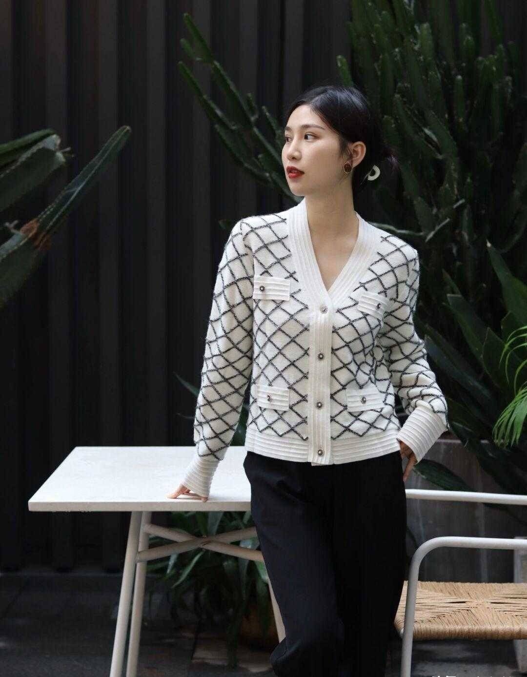 比拟 文艺女穿搭精选:秋天变裙装为裤子也能显温柔,这几款简约又好看