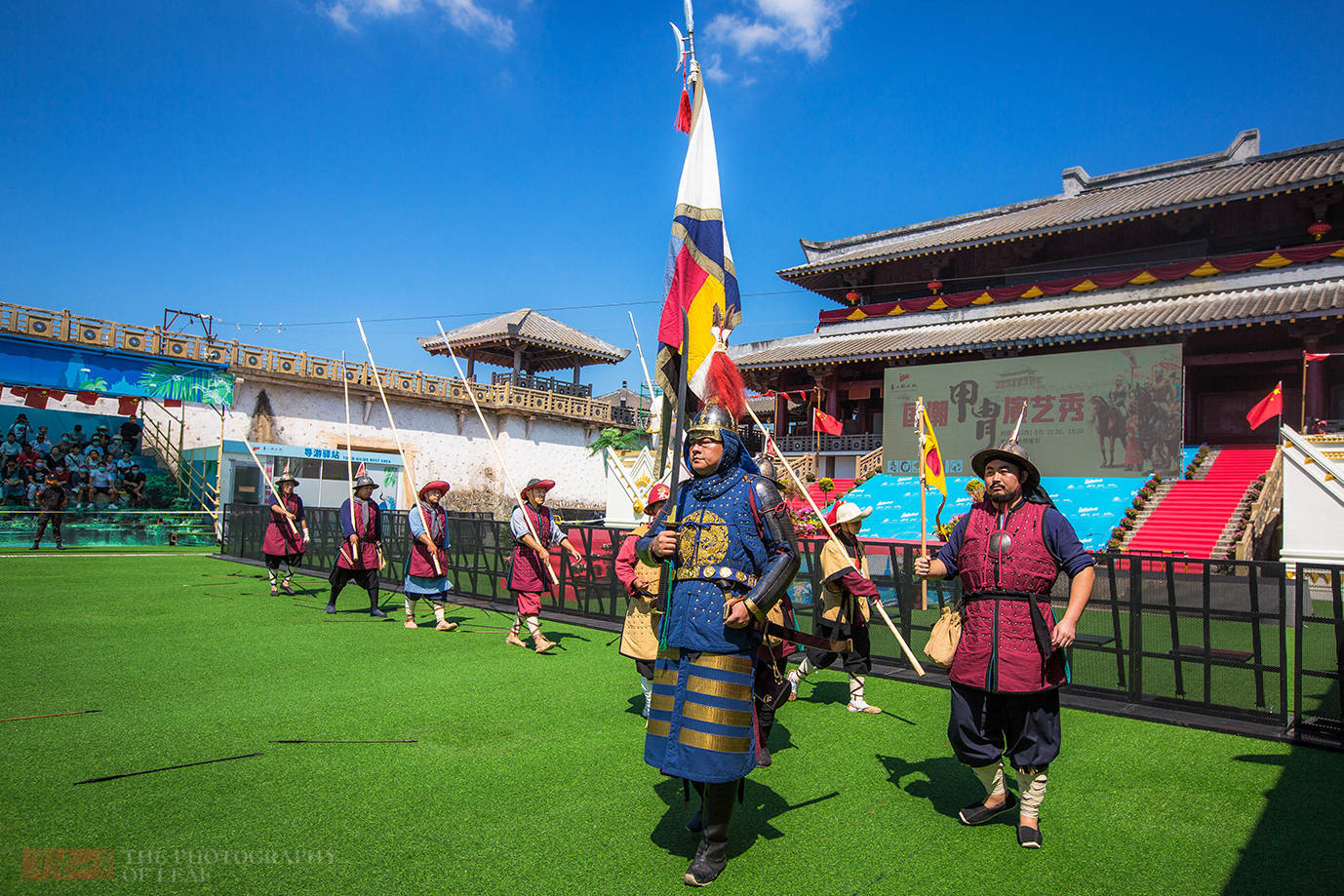 国庆节浙江一景区推出甲胄演艺秀，还原古代官兵装备，受游客追捧