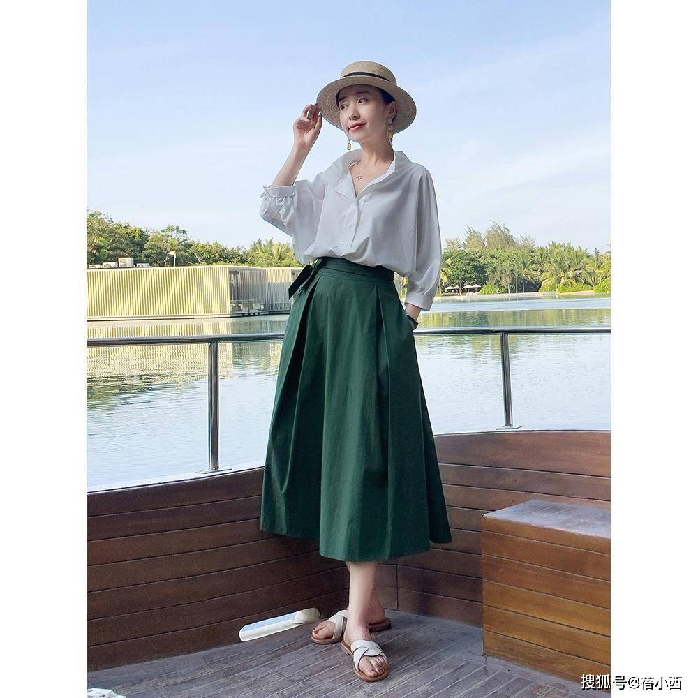 首选 职场女性多备“衬衫”，搭配阔腿裤、九分裤、半身裙，时髦又优雅