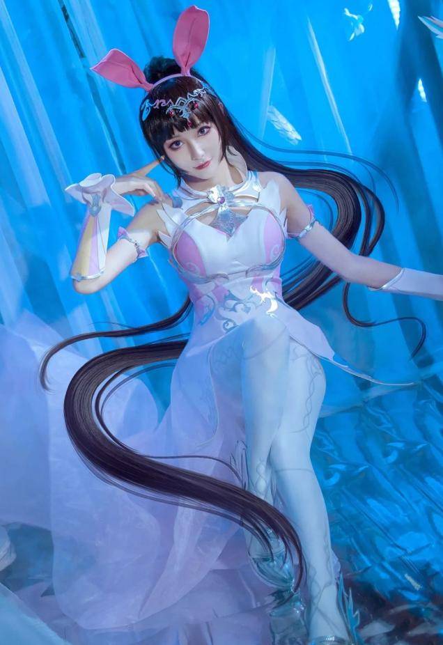 原创斗罗美女cos小舞颜值超标身材傲人粉丝心动的感觉