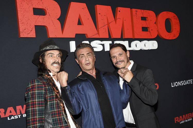 第一滴血|73岁史泰龙现身新电影《第一滴血5》首映礼，双眼有神，身材健硕