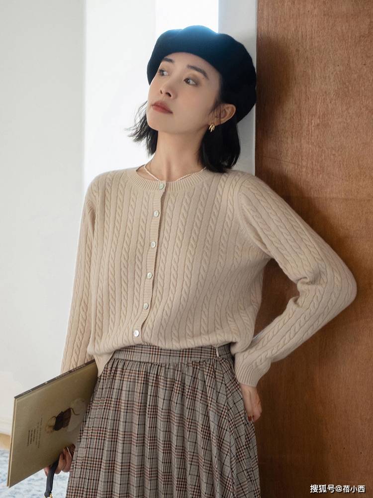 颜色 秋天怎样穿才优雅？搭配公式“针织衫+半身裙”，高级感扑面而来