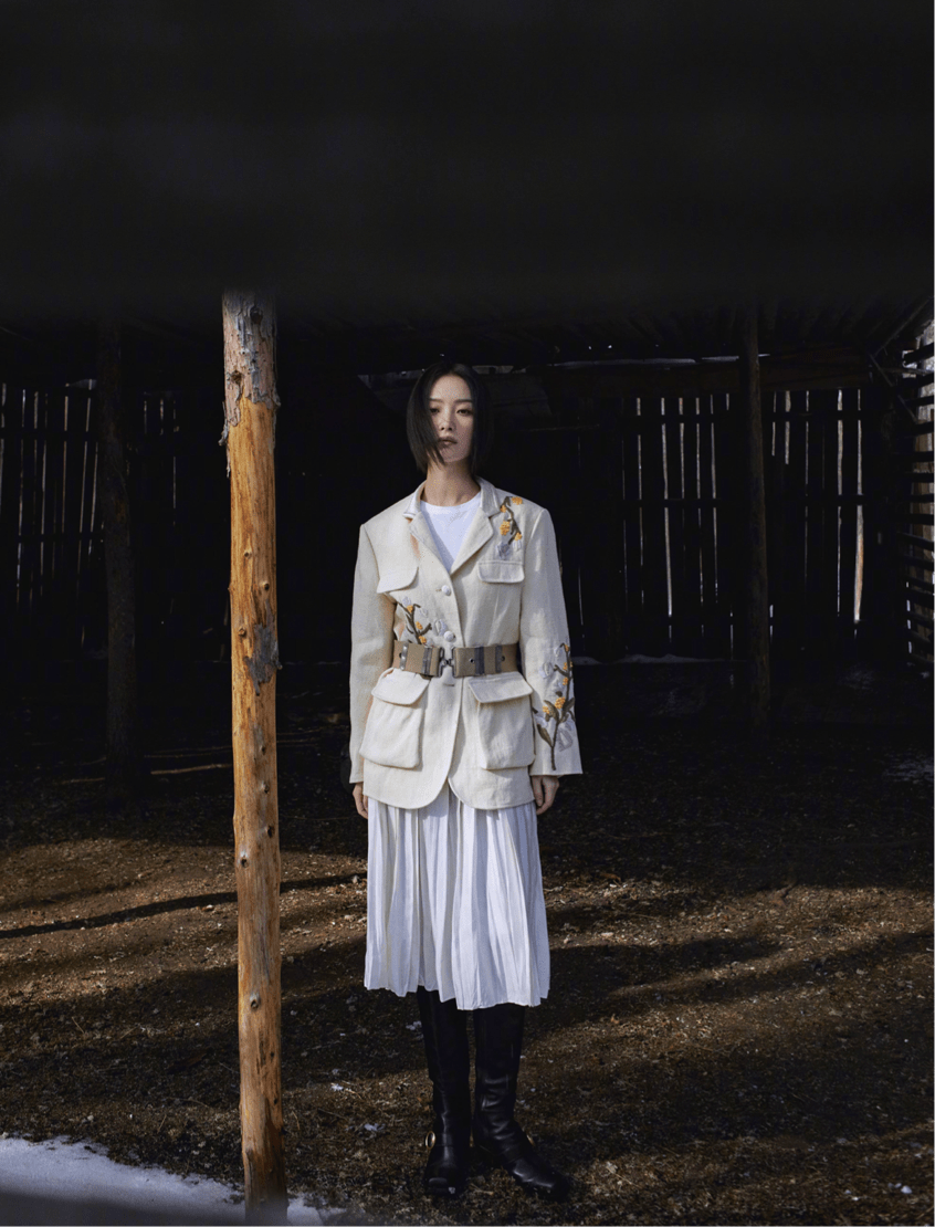 棕色 倪妮生图是真的惊艳，西装配裸色长裙身材高挑