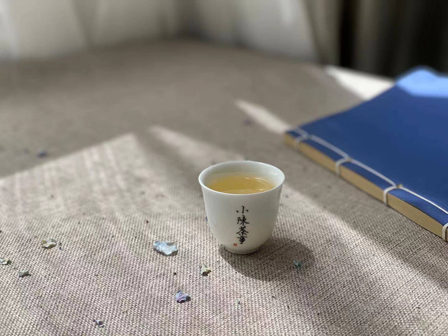 茶叶|在家轻松学！盖碗、茶壶、玻璃杯，如何泡出清甜可口又好喝的白茶