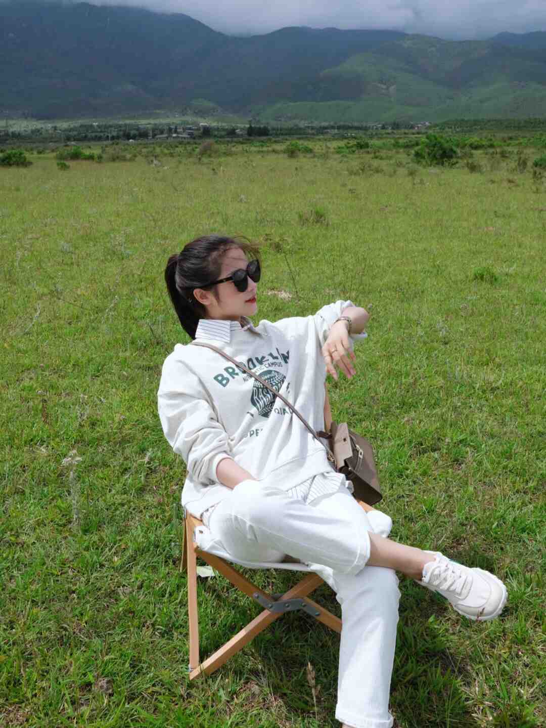 卫衣 卫衣可别只会穿黑白灰了！试试这六种颜色，一套比一套还洋气