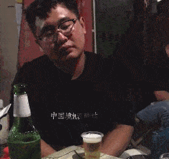 開心一刻：問我媽為什麼我爸這麼丑你還要嫁給他…我媽說 搞笑整蠱 第3张