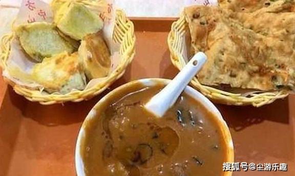 因为|北方这一便宜早点,5毛1个啥口味都有,顾客:来晚坐都没地方坐了