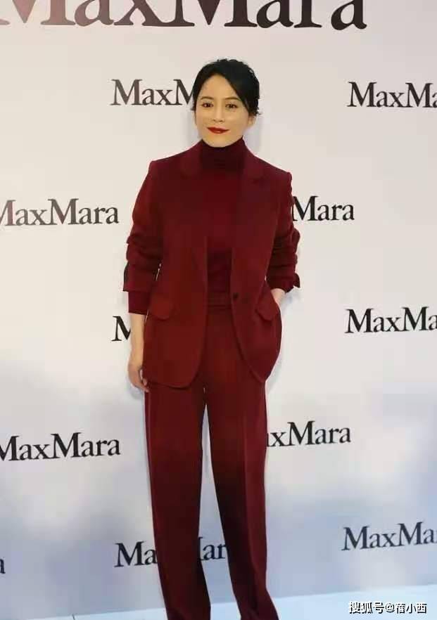 好身材 “俞飞鸿”越老越敢穿,一袭薄纱裙轻松透出好身材,哪有50岁?