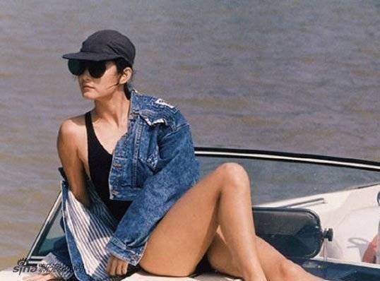 年代 忘不了蓝洁瑛的喇叭裤，黎姿的露肩装，这些经典的时尚都可以复制