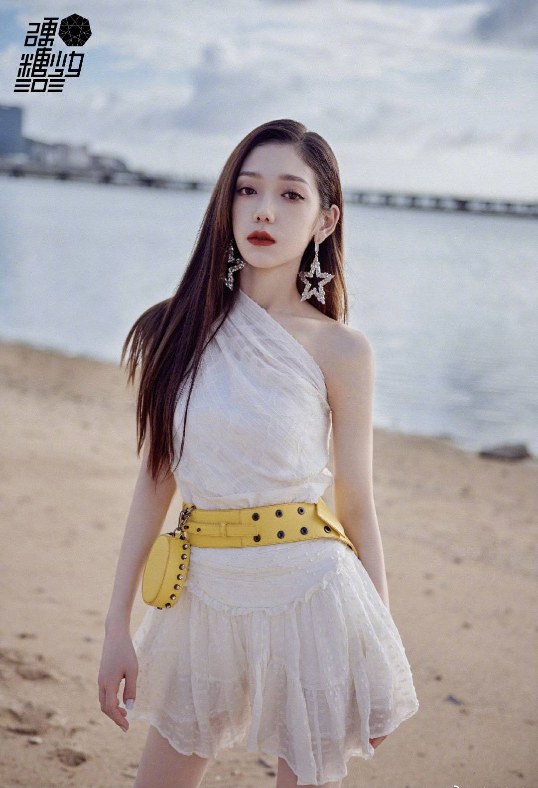 镜面 希林娜依·高海滩镜面大片，漂亮妹妹气质真的太好了！