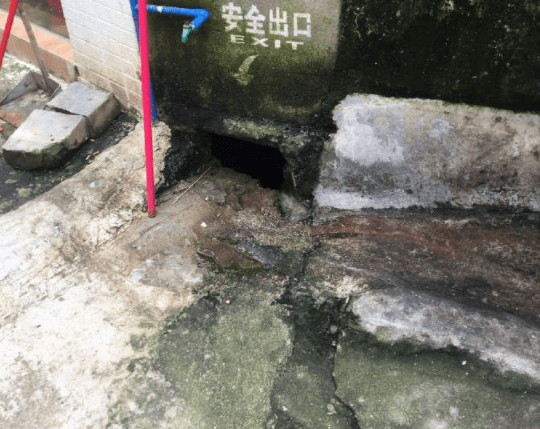 開心一刻: 老婆來電, 女同事在旁邊說: 我現在又沒水, 你還買…… 搞笑整蠱 第6张