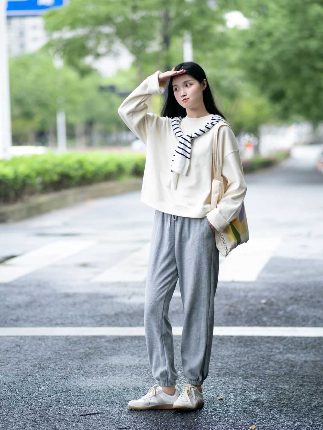 卫衣 卫衣可别只会穿黑白灰了！试试这六种颜色，一套比一套还洋气