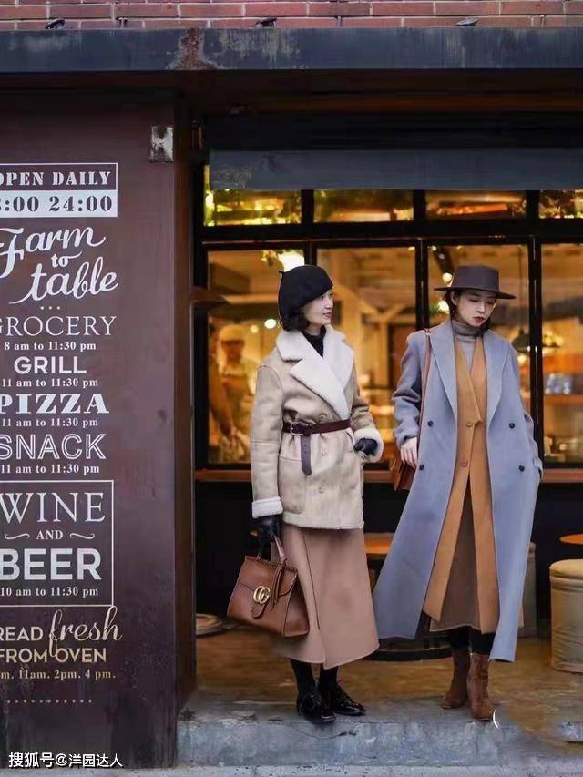 颜色 60岁女人会不会穿“大衣”，区别在这4点，穿对了高级又体面