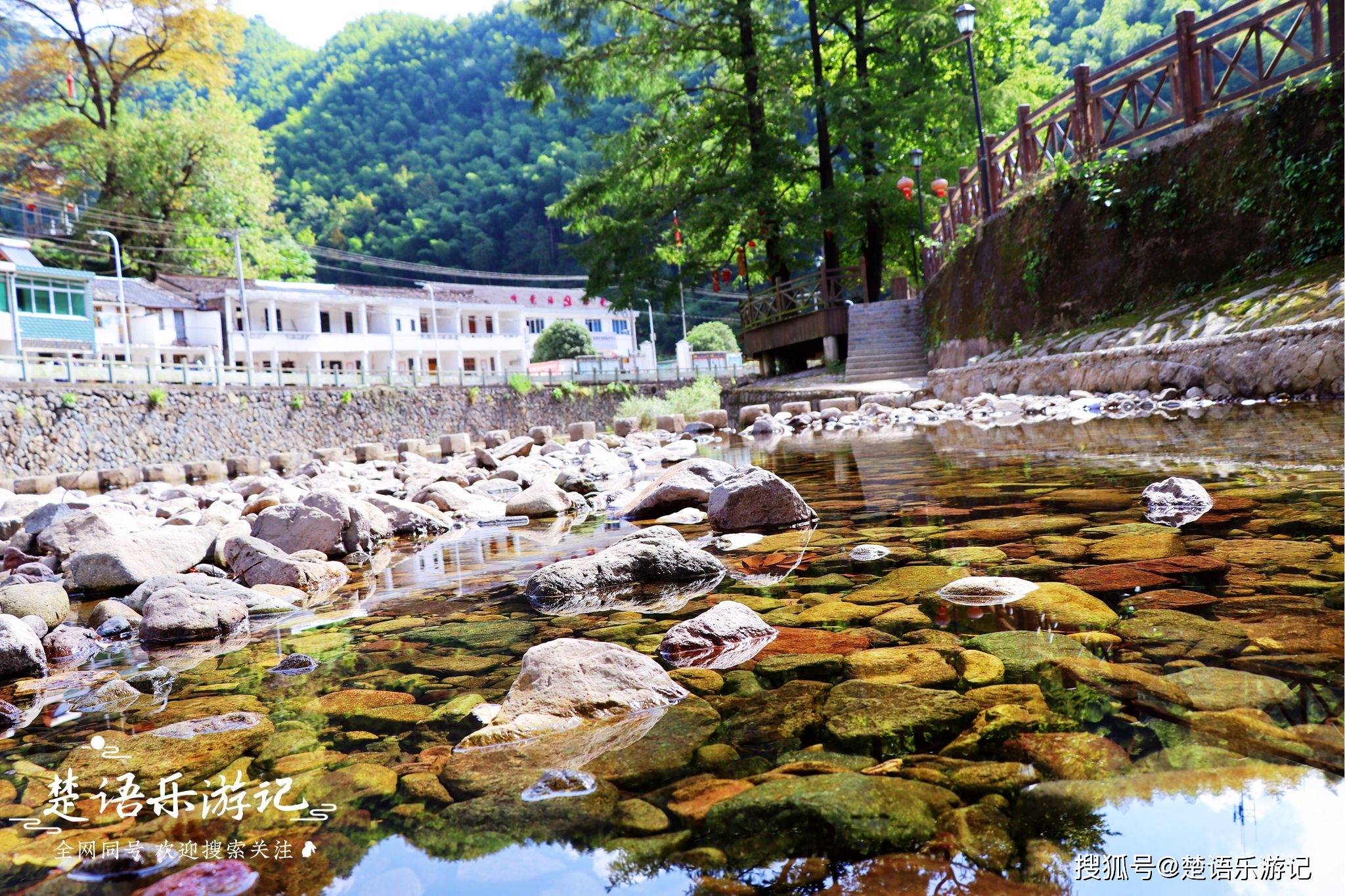 宁波有一个山村地处晦溪源头，风光旖旎却少有人来，很适合消夏游