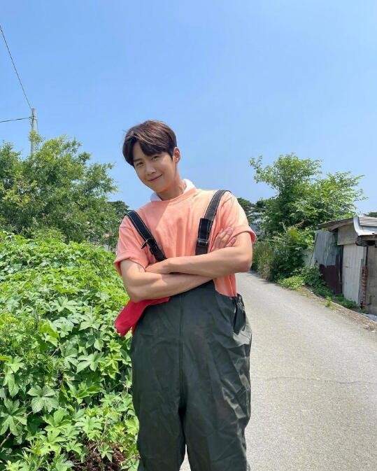 虎子有着迷人的酒窝 让人放心的演技 金宣虎近期日常穿搭合集