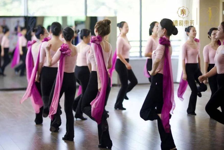 训练方法对心灵而言，形体课堂是与自己对话的最好方式！