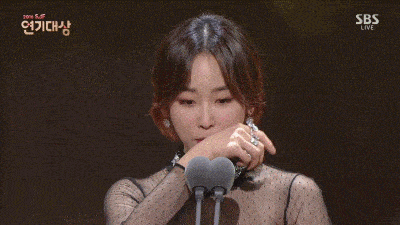 搞笑GIF趣圖:美女，其實這也沒有什麼好尷尬的！ 搞笑整蠱 第1张