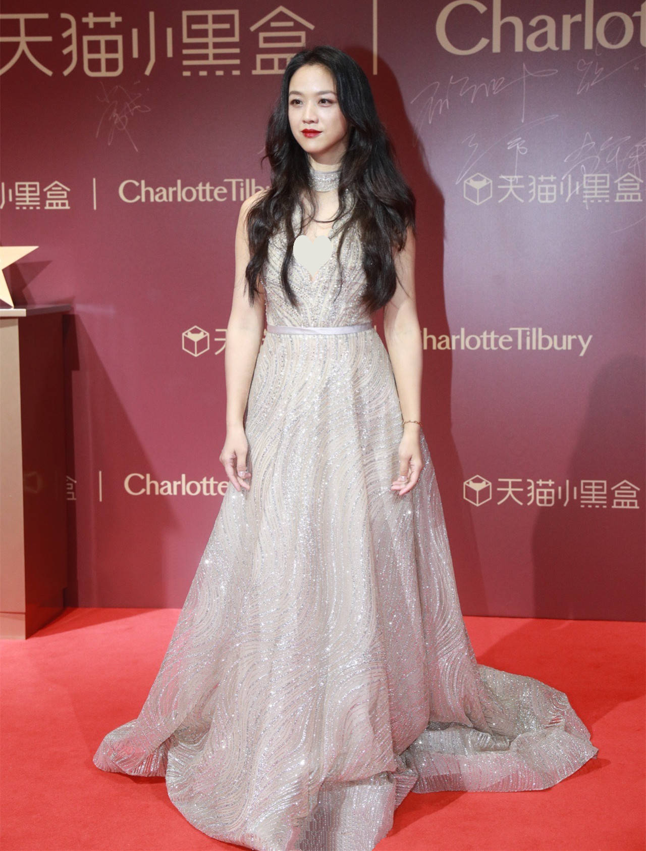 仙女 公主裙也不保险?汤唯穿仙女裙造型拖沓压比例,效果不如随性西装