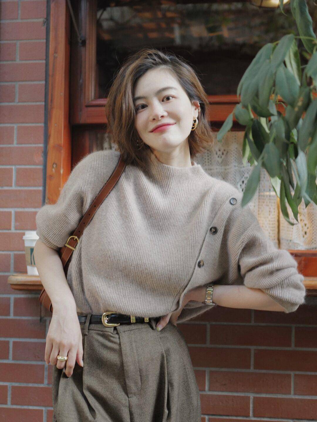 进行 秋天还在穿黑白配？今年流行“大地色”，让你轻松穿出不俗气质