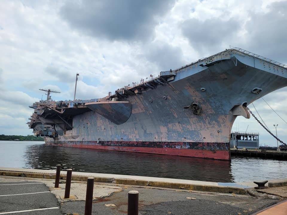 只要人民币1毛3,2艘8万吨超级航母就能拖回家,可惜有钱也买不到_美国