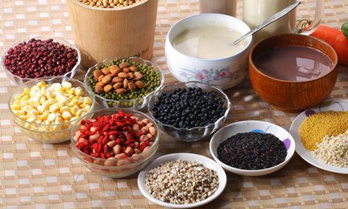 肝脏|早餐是养肝“黄金期”！4种食物换着花吃，或可让肝脏变红润