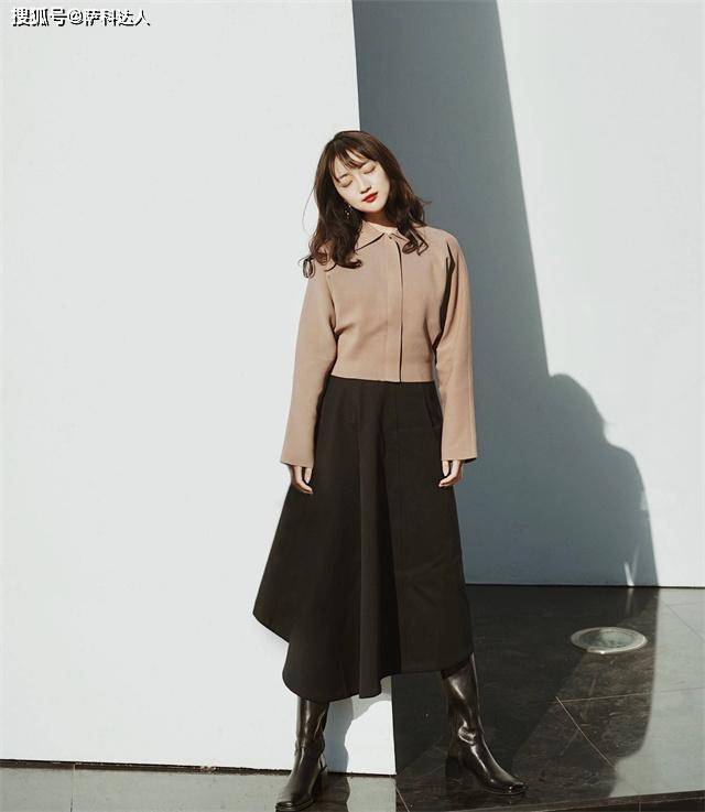 服装 中年女人变得优雅有气质的2种方式，一是穿衣得体，二是护肤有道