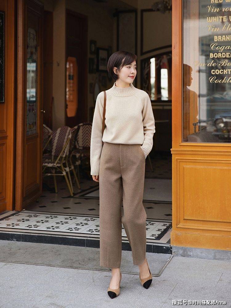 季节 “毛衣”不要老搭配牛仔裤,太土了!试试这样穿,时髦保暖有气质