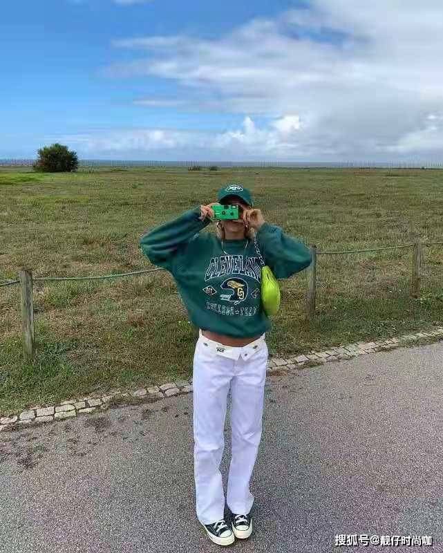 显得 早秋时髦穿搭之复古叠穿，小个子也能轻松驾驭，快快学起来