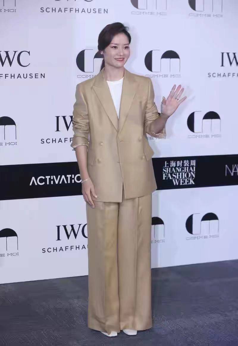 颜色 众星助阵丑模吕燕！孙俪脖子短仪态差陈法蓉衣服打褶，李娜胖太多