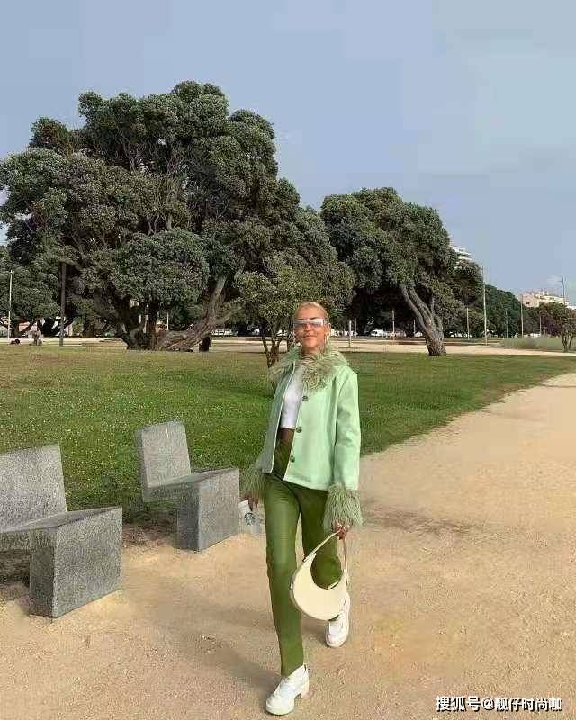 显得 早秋时髦穿搭之复古叠穿，小个子也能轻松驾驭，快快学起来