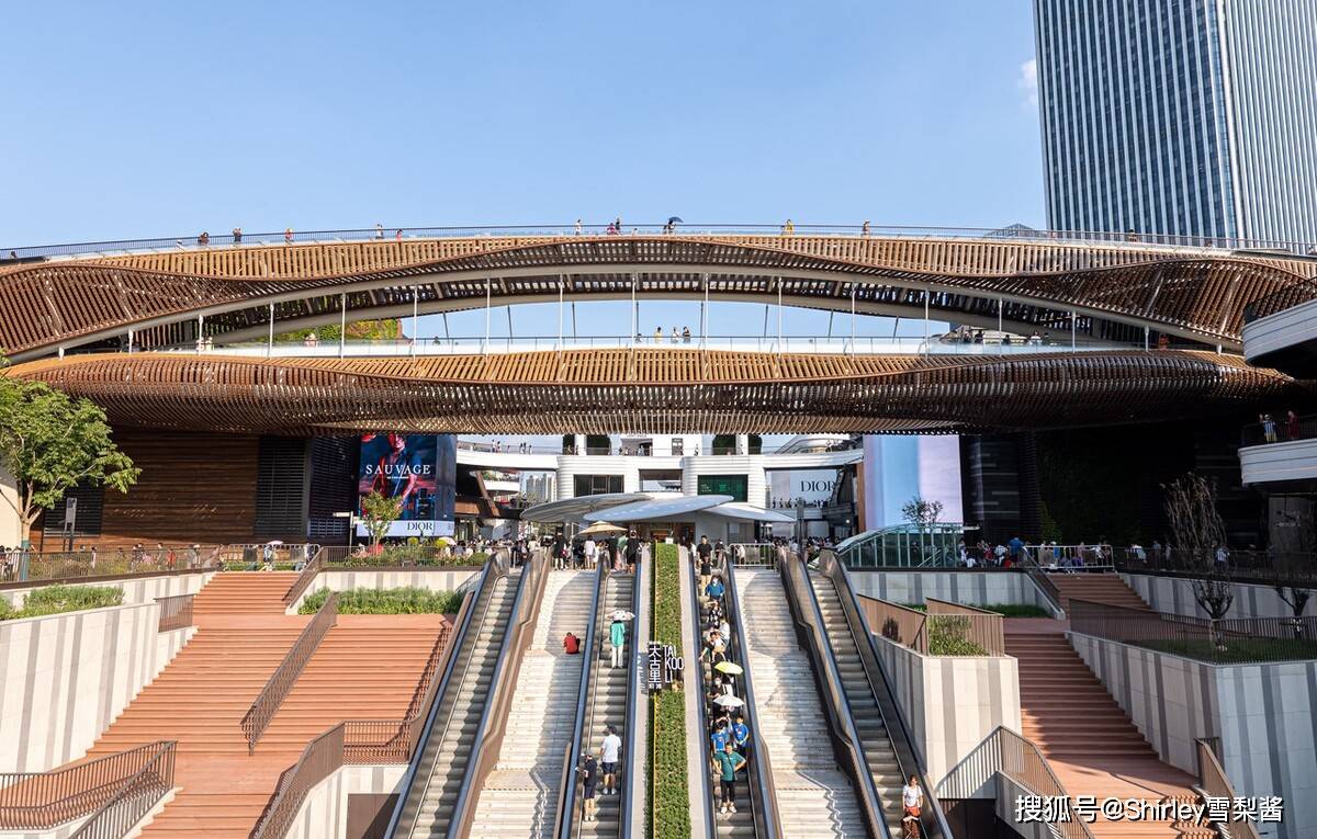 国庆长假上海这一商场爆红，日均客流16万，已成为时尚购物新地标