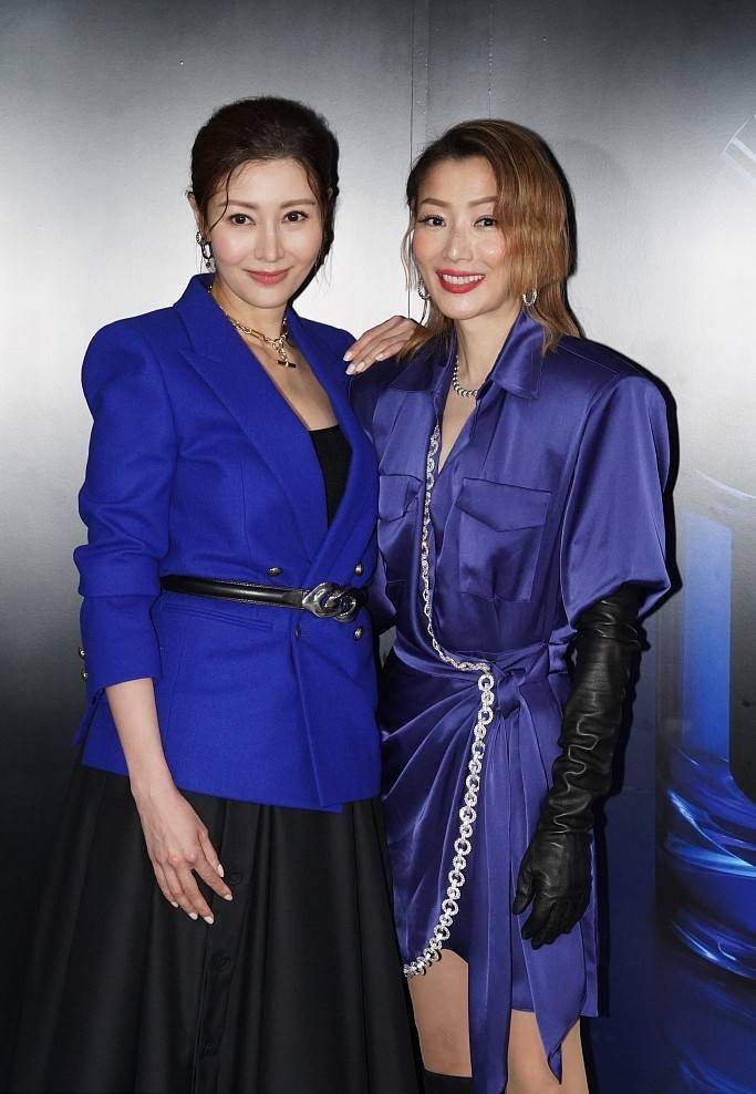 设计 郑秀文状态超绝！衬衫裙配蕾丝内搭又酷又美，身旁李嘉欣黯然失色