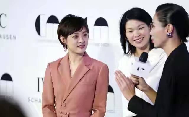 颜色 众星助阵丑模吕燕！孙俪脖子短仪态差陈法蓉衣服打褶，李娜胖太多