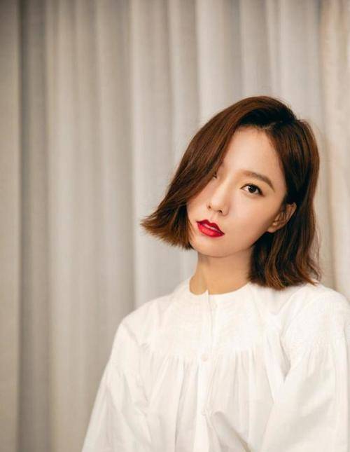 身材 王珞丹气质绝了!身穿白色泡泡袖连衣裙优雅又高级,美得不像话