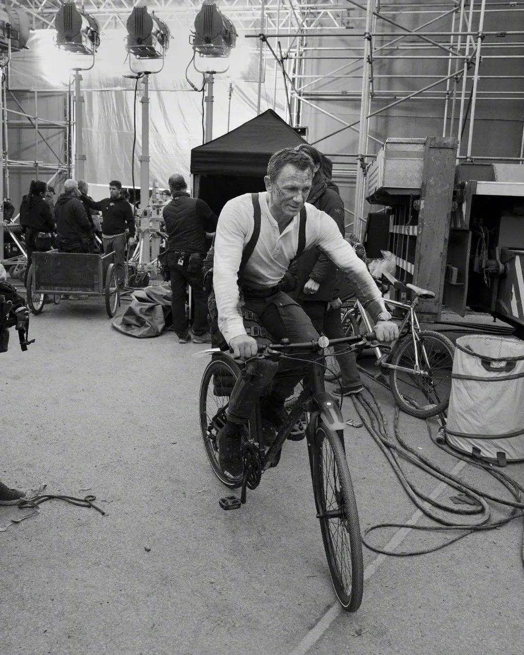 全球|《007:无暇赴死》北美不如预期!男女主角曝性感写真