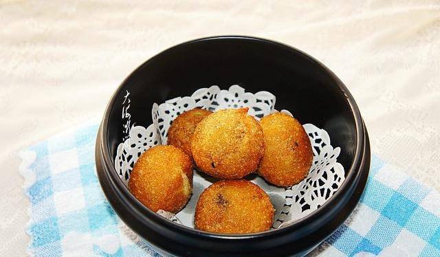 米面|比油条还好吃的早餐，黄米面炸至金黄，外酥里糯，全家人都爱