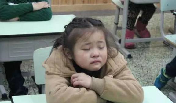 家长|女儿在幼儿园遭孤立，宝妈怒上门讨说法，老师：穿成这样谁和她玩