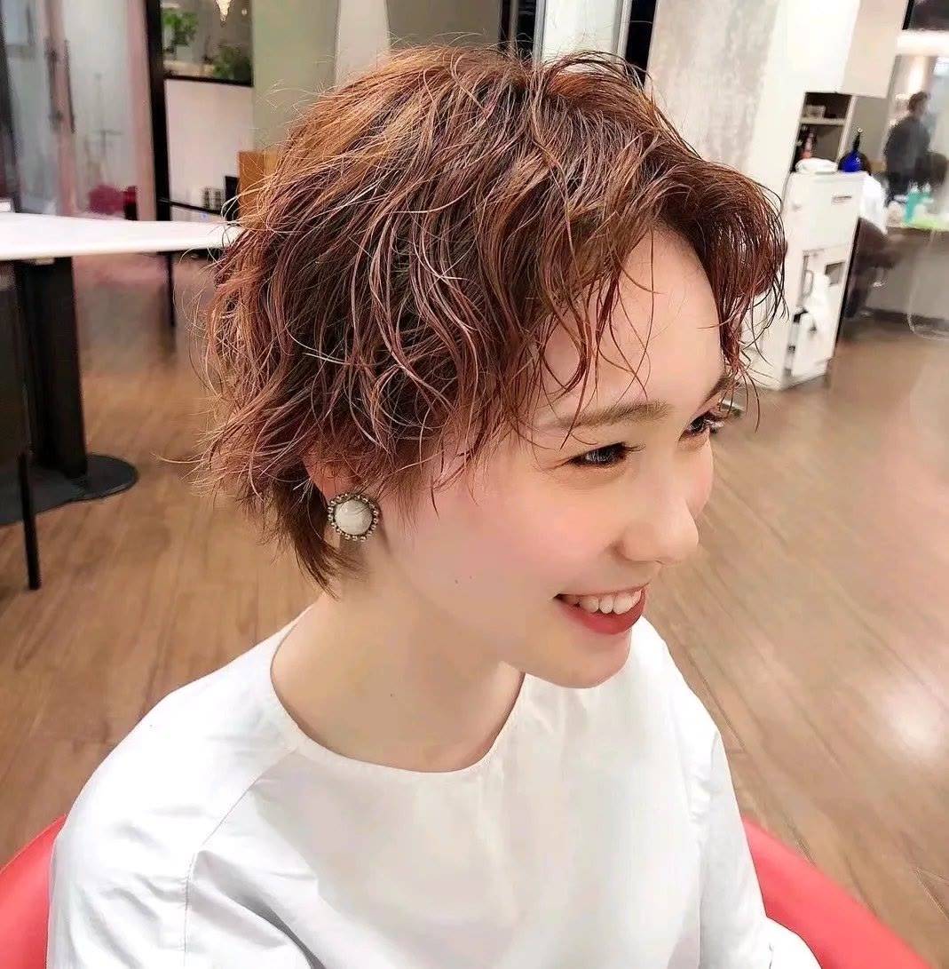 发型短发真不愧是减龄利器，38也能变18，这15款很值得尝试