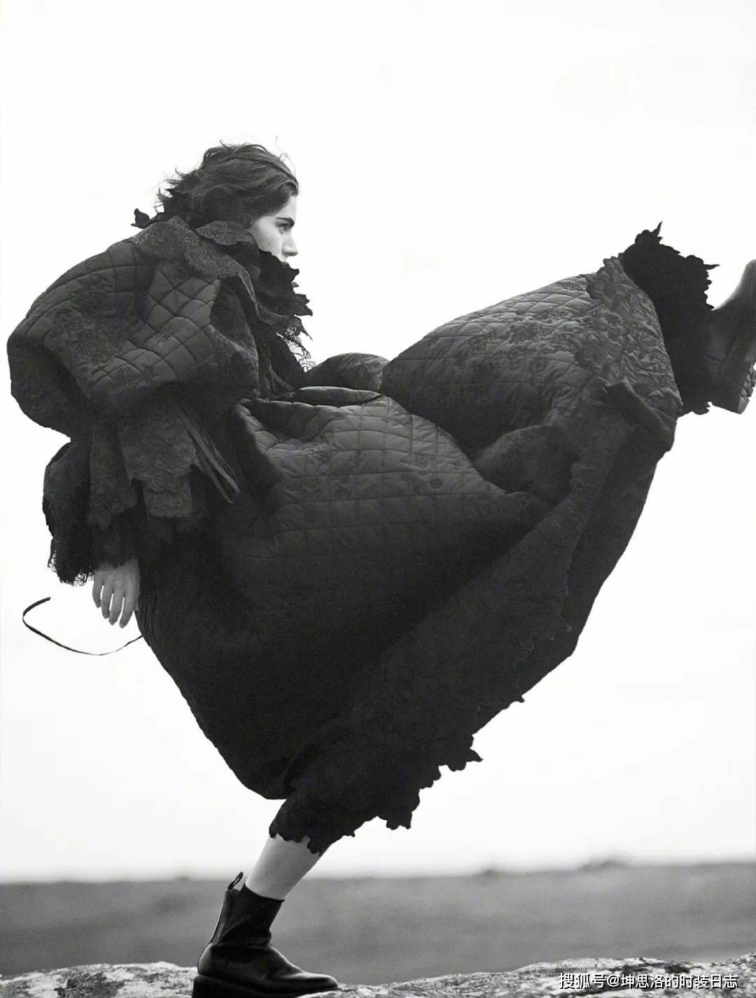 摄影 英国版时尚芭莎2021年十月刊时装大片合辑 浪漫秋日风景