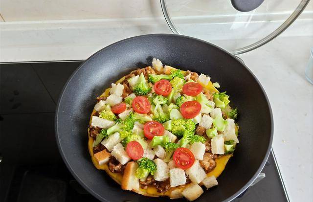 杂粮|1张大饼吃到撑,老两口的营养早餐走红,网友:1顿吃掉20种食材