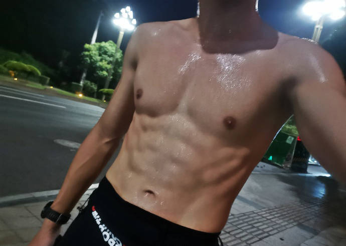 鐵人三項運動員身材果然精幹，每天騎行榨出一身汗，體能棒棒噠！ 健身減肥達人 第12张
