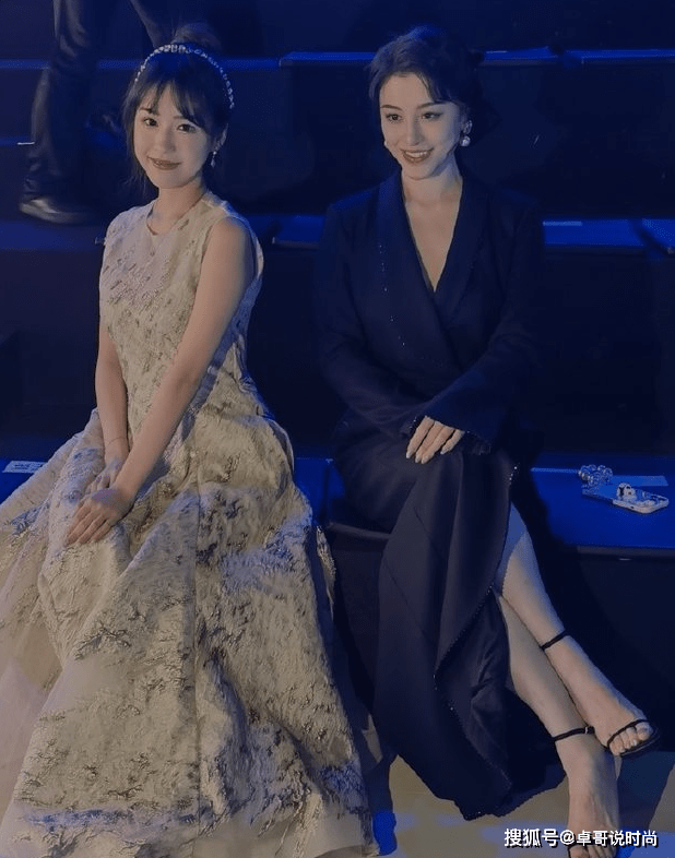 好身材 刘翔前妻葛天真敢穿，穿黑色开叉西装裙，白皙肤色好身材一目了然