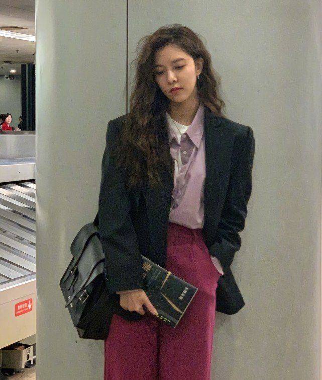 个性 小姐姐太有时尚感，初次尝试风衣，或许没人比她帅了