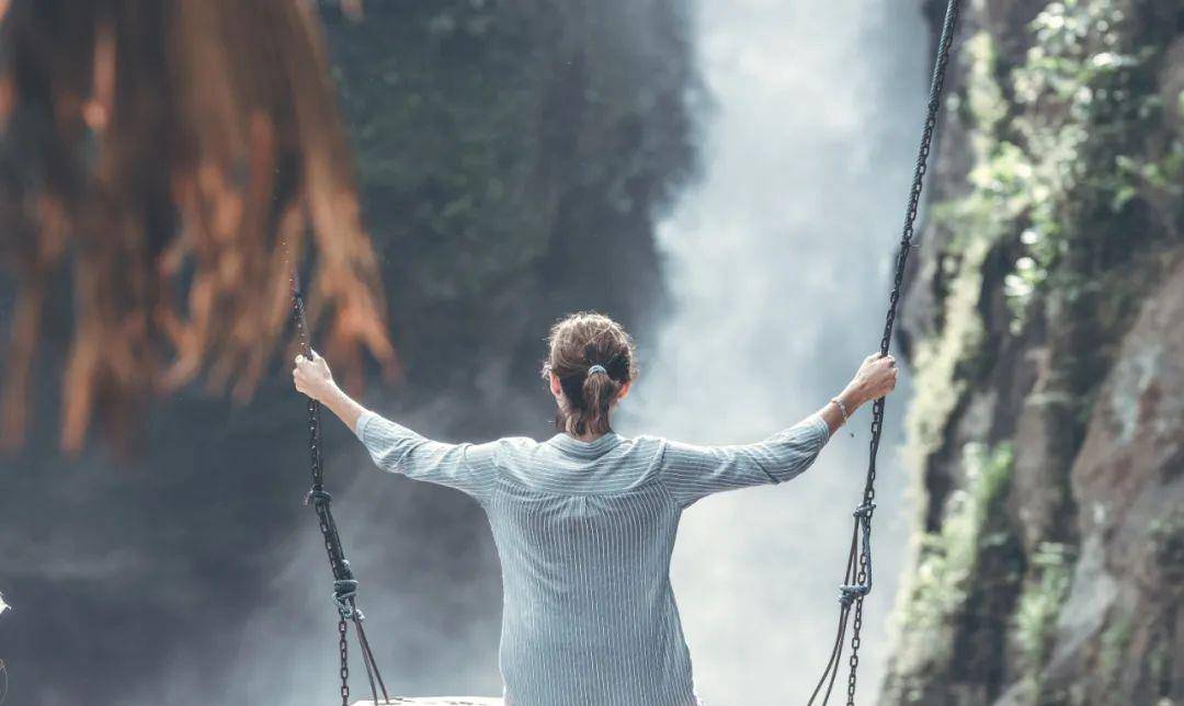 梦境缠绕,被束缚的双手与母亲的呼唤 梦境缠绕,被束缚的双手与母亲的呼唤