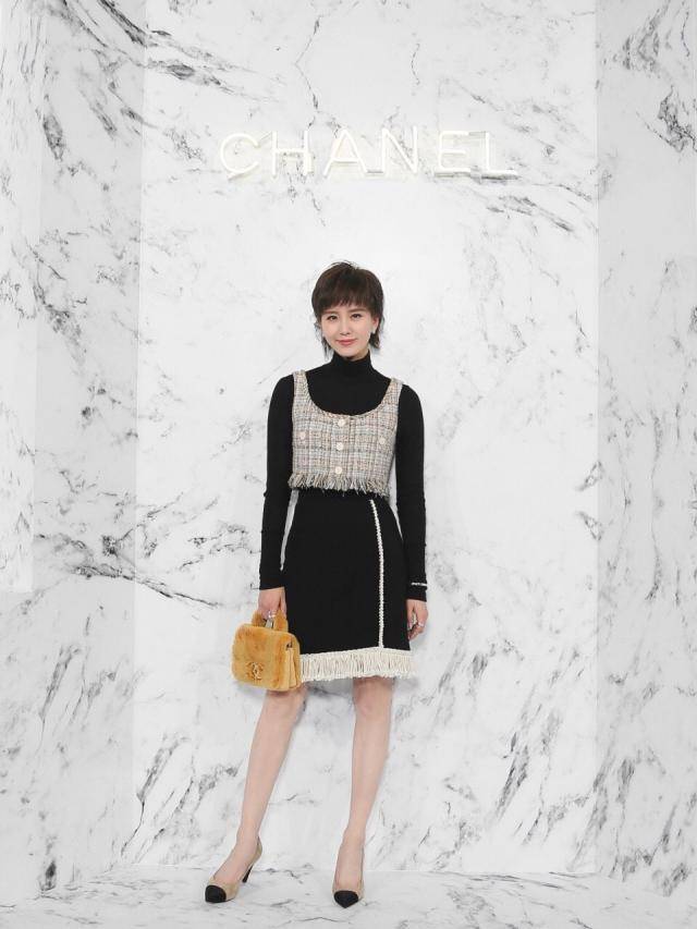 流苏 刘诗诗状态再攀高峰,穿鱼尾流苏裙优雅高级,凹凸身材比婚前还好