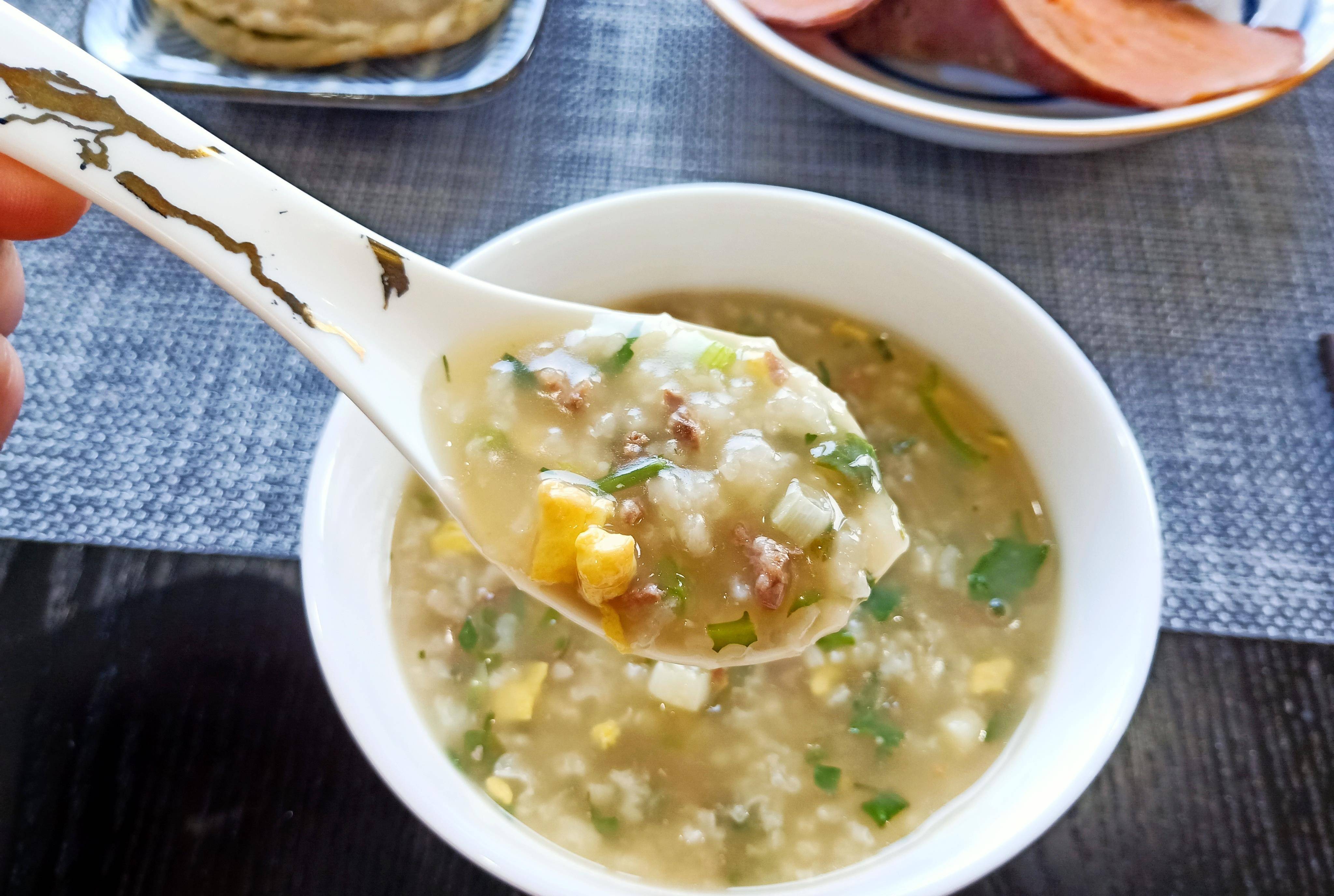 盒子|一家子的早餐走红,吃得舒服还不贵,网友:好好吃饭,高级的生活