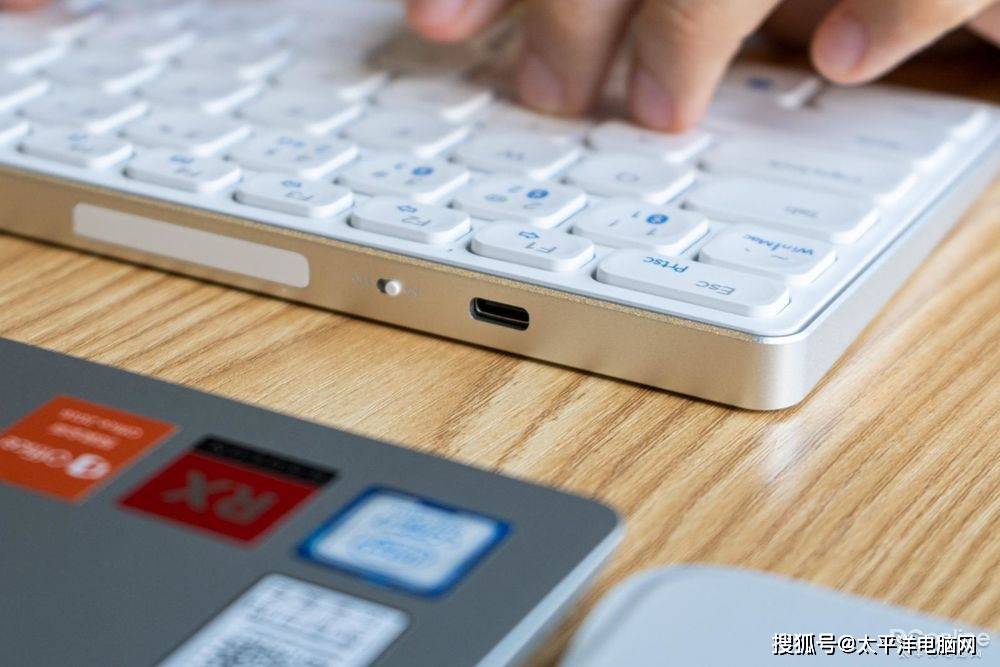 便携手感完美结合，78键位雷柏E9050G无线刀锋键盘评测